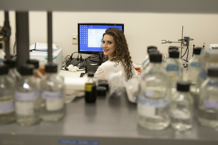 Future Energy Systems PhD candidate Catherine Tays at work in the lab.