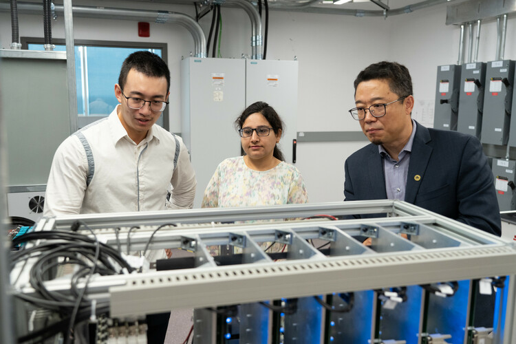 Dr. Ryan Li (right) with members of his research team in the ELITE Grid Research Lab