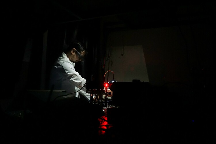 Doctoral student Ujwan Thakur demonstrates how the Shankar group evaluates their photocatalysts.