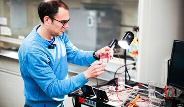 Accelerating Hydrogen Storage with Low-Cost Alkaline Electrolyzers
