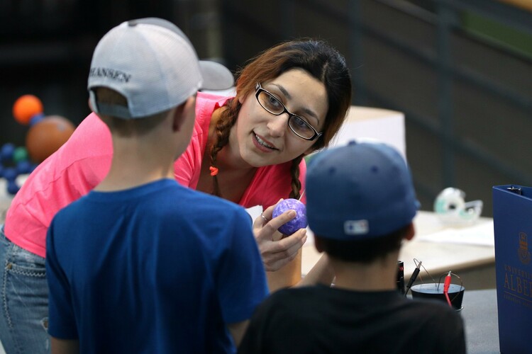 Future Energy Systems post-doctoral fellow Mona Amiri explains the chemistry of water splitting for solar fuels during the energy research showcase at TELUS World of Science Edmonton, part of UAlberta Energy Week.