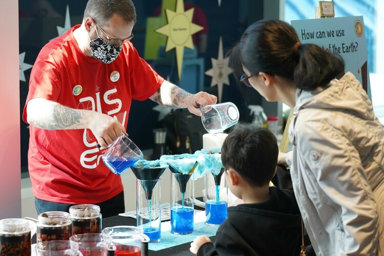 PhD Candidate Cedar Hanneson showcases fundamental geothermal energy science at TELUS World of Science Edmonton.