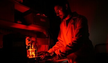 Using light to turn carbon dioxide into more valuable products