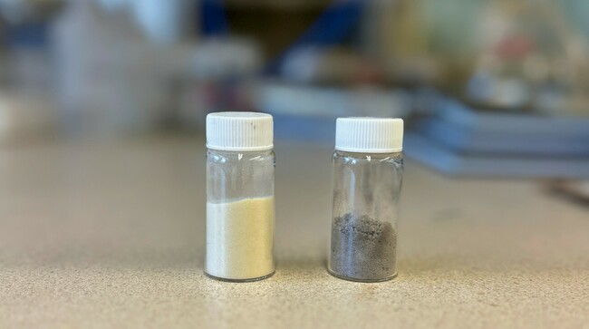 In two separate studies, the U of A researchers improved on the adsorbent properties of keratin from chicken feathers by modifying it with nanochitosan (left) and graphene oxide (right). (Photo: Supplied)