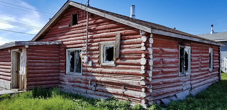 A house in the Tłı̨chǫ region.